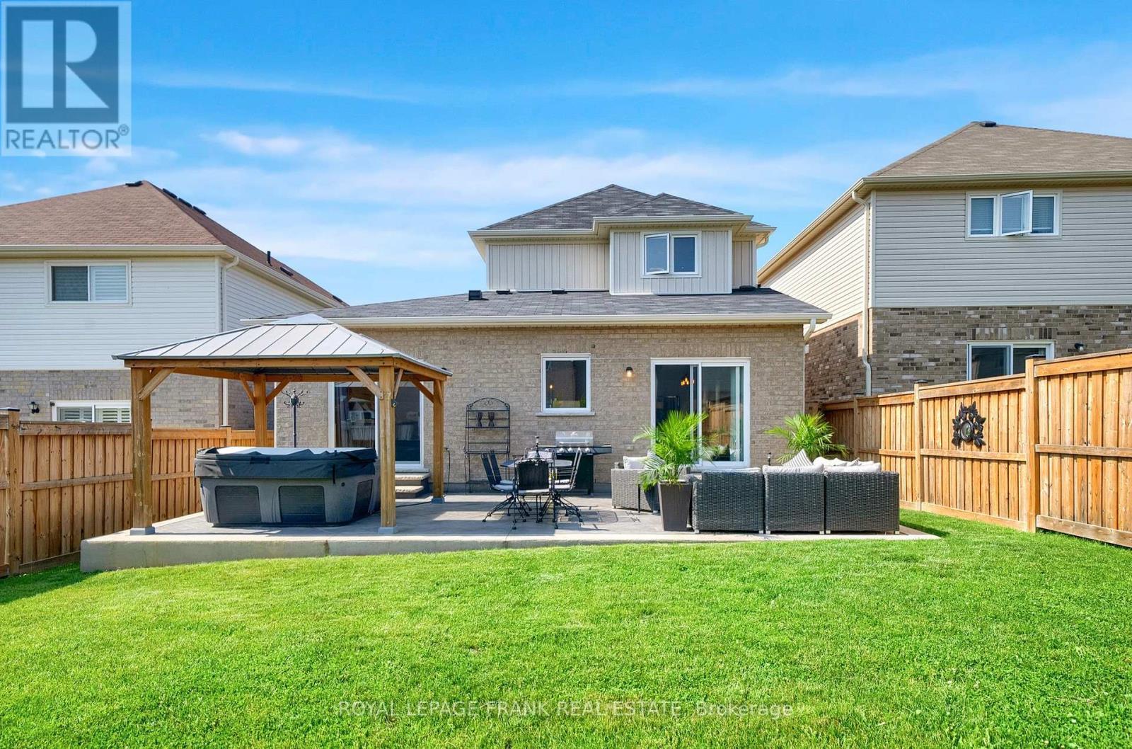 












1540 DUNEDIN CRESCENT

,
Oshawa (Taunton),




Ontario
L1K0T9


