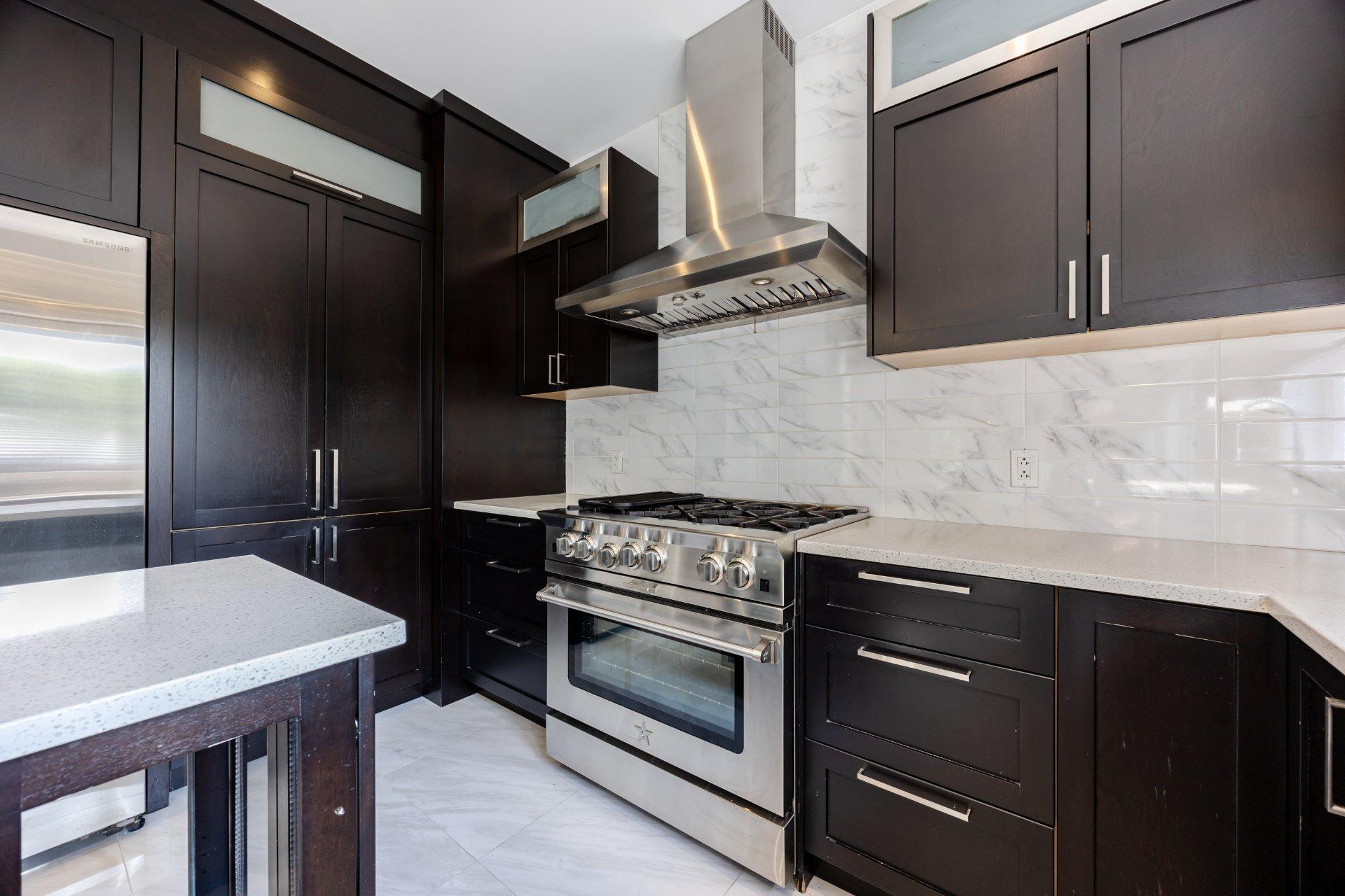 









3640


Rue Orléans

,
Brossard,




QC
J4Y2L9

