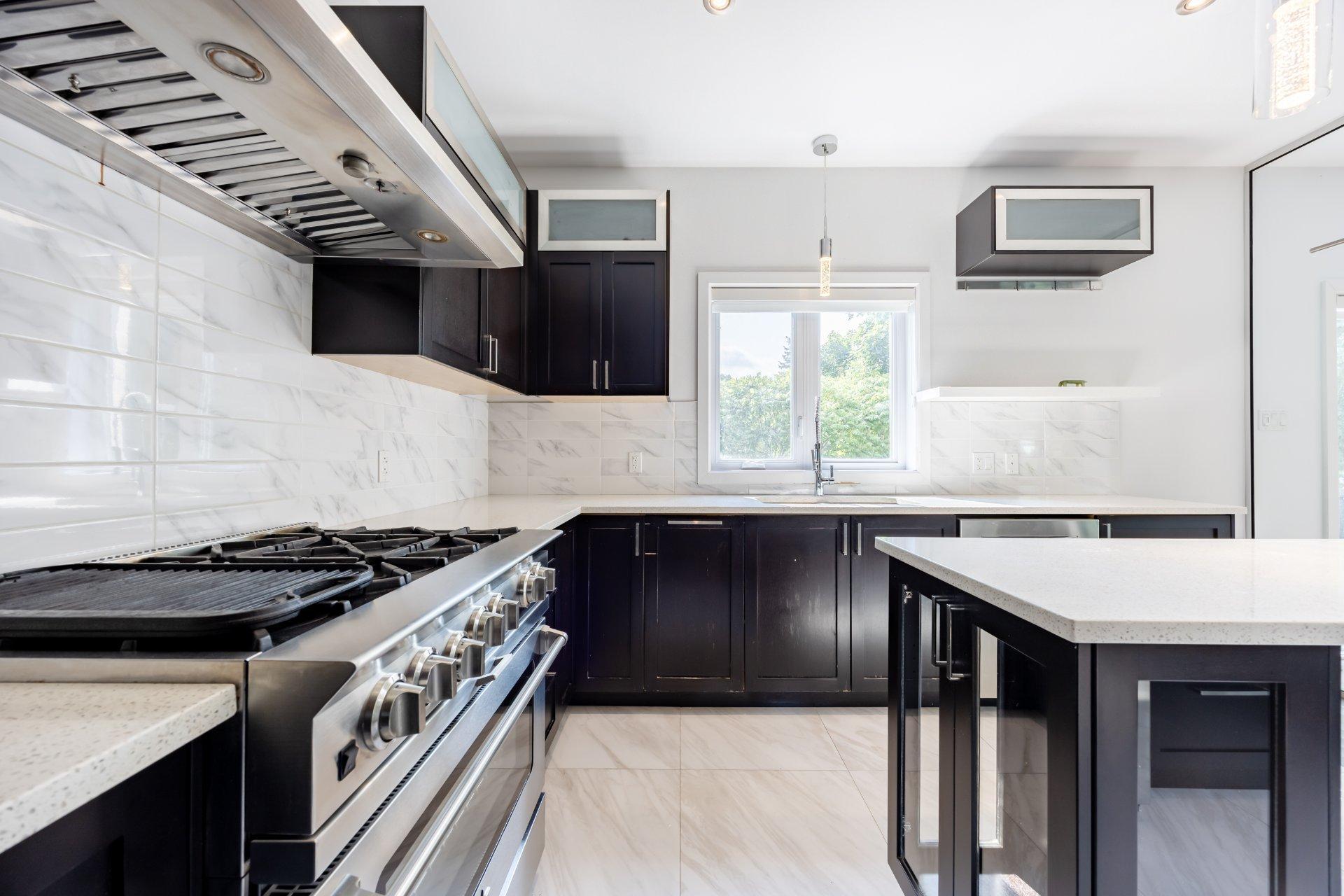 









3640


Rue Orléans

,
Brossard,




QC
J4Y2L9

