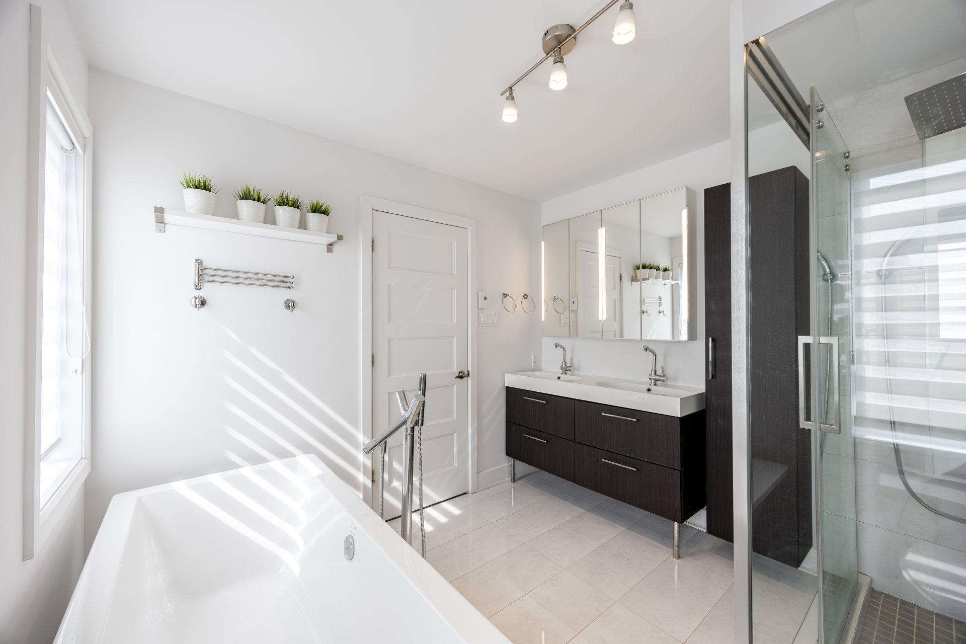 









3640


Rue Orléans

,
Brossard,




QC
J4Y2L9

