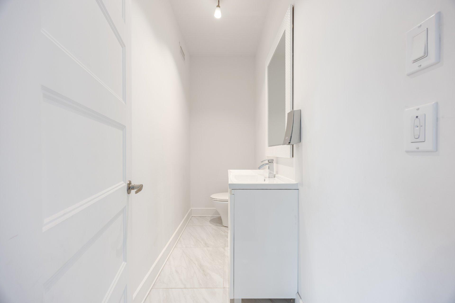 









3640


Rue Orléans

,
Brossard,




QC
J4Y2L9

