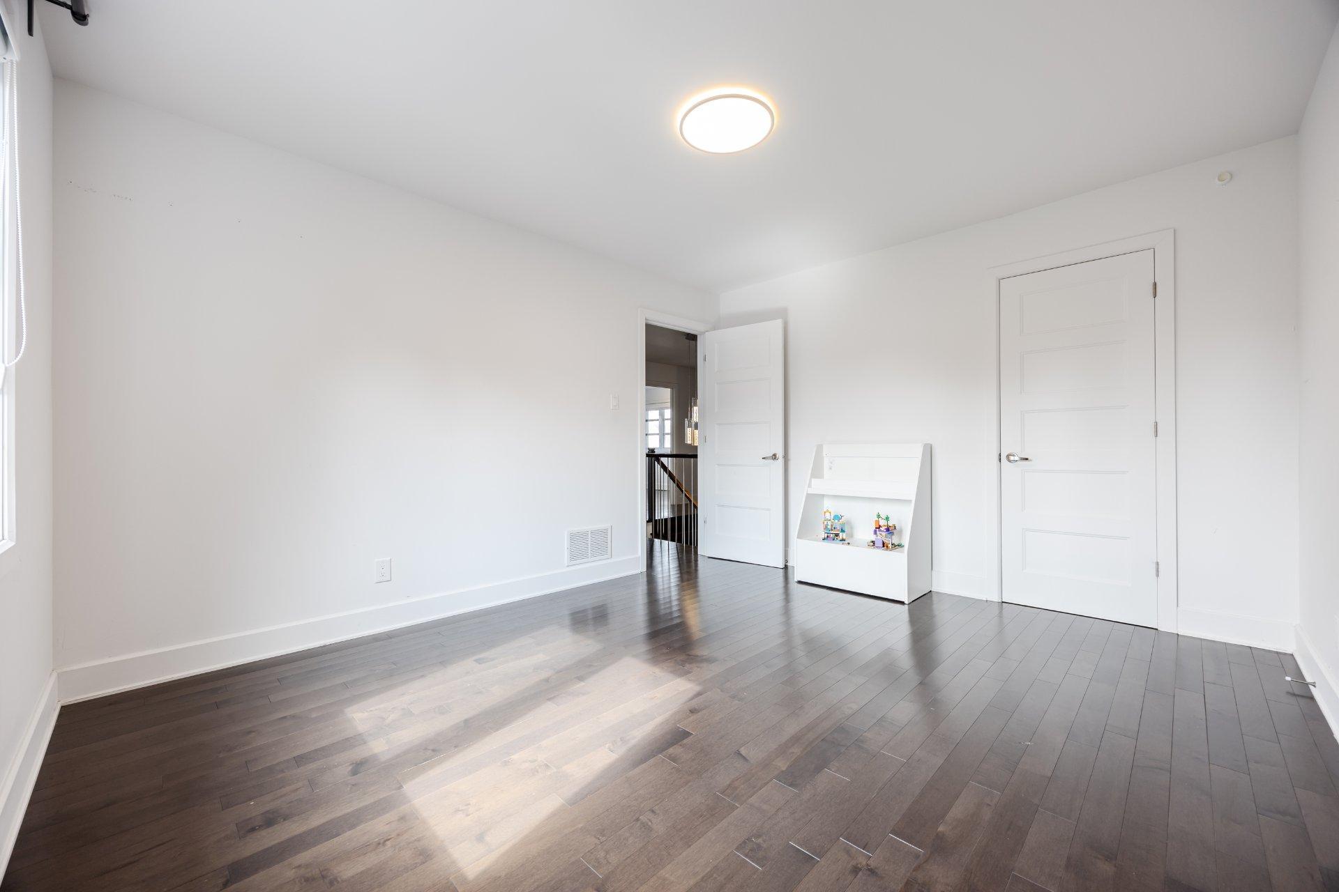 









3640


Rue Orléans

,
Brossard,




QC
J4Y2L9

