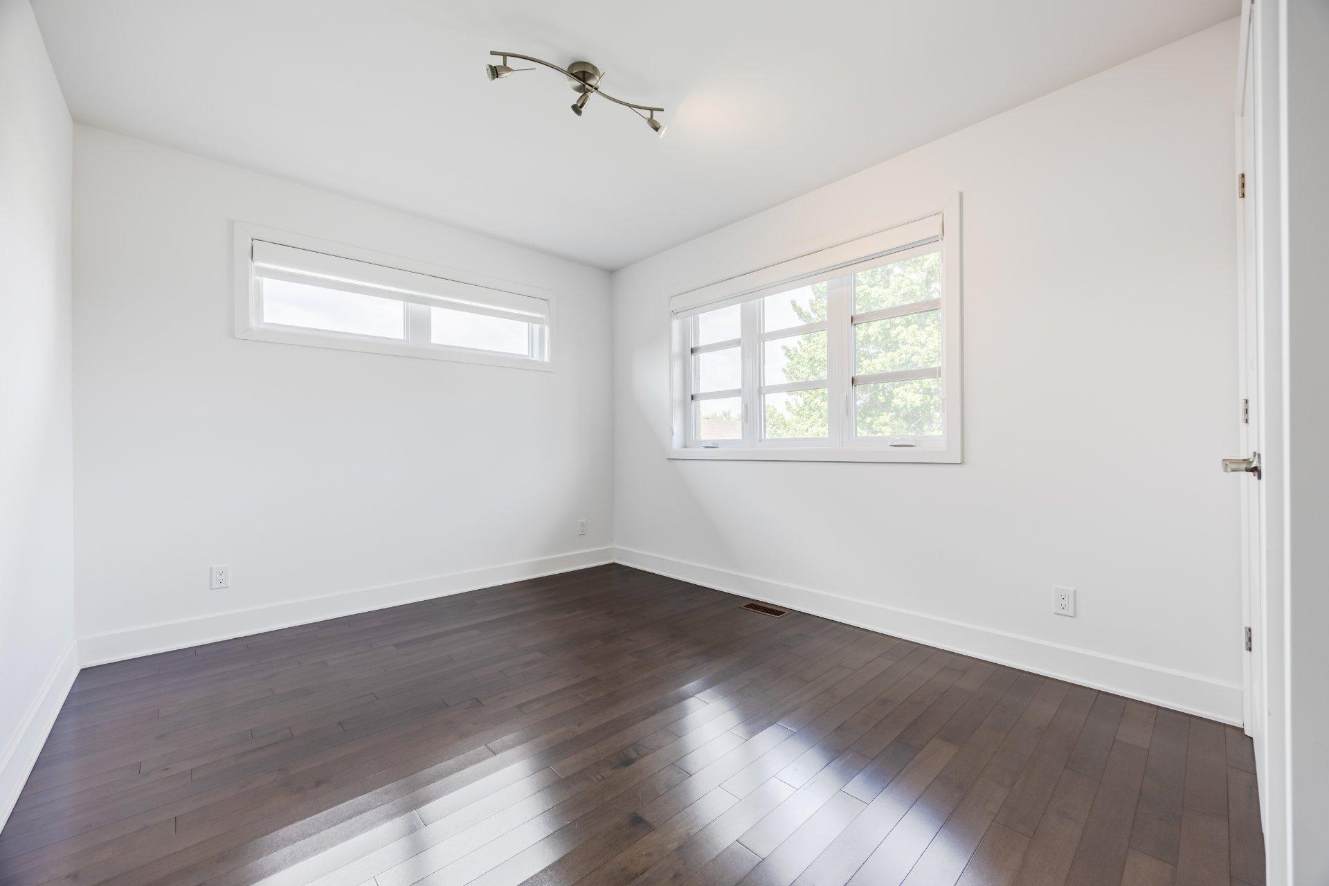 









3640


Rue Orléans

,
Brossard,




QC
J4Y2L9

