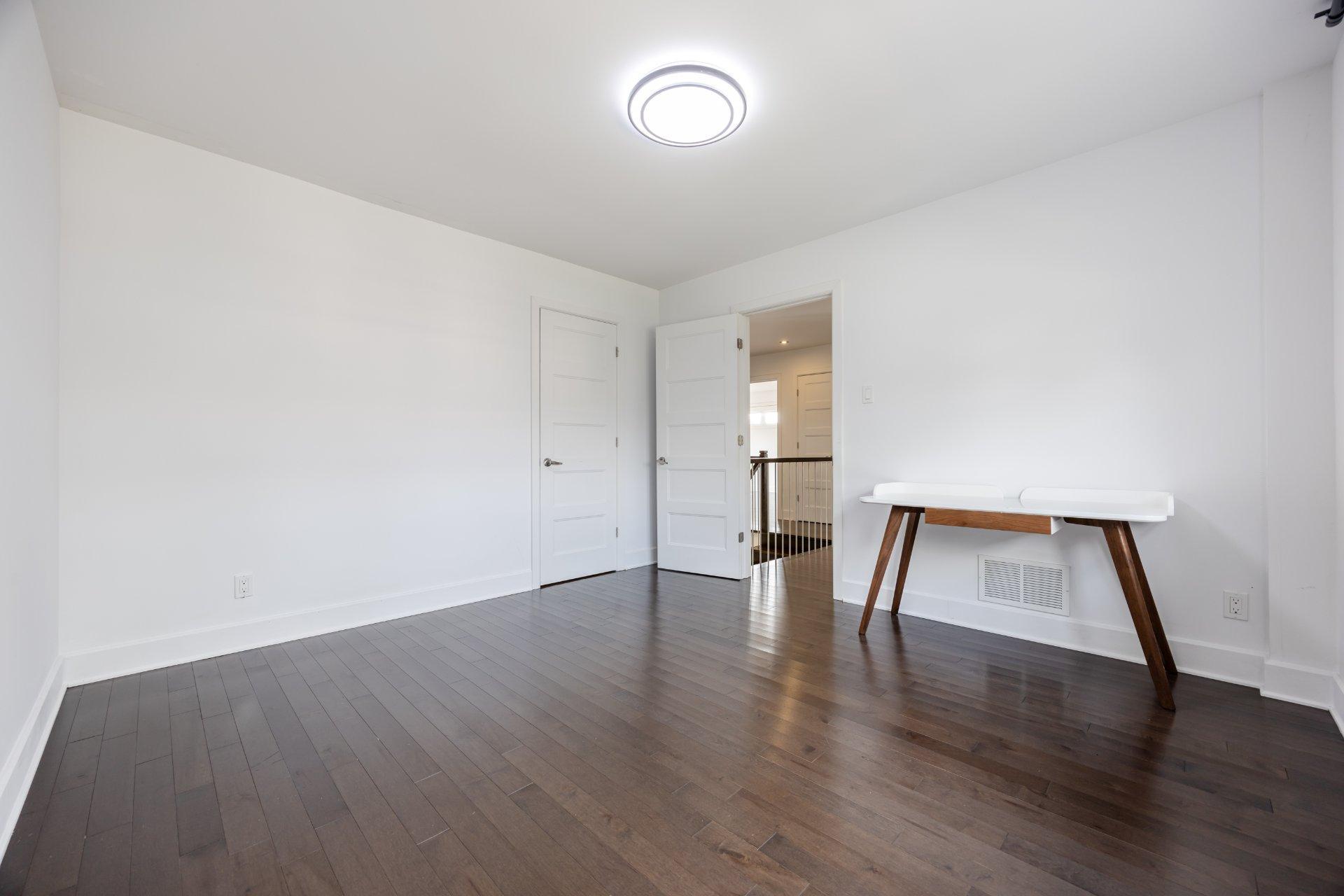 









3640


Rue Orléans

,
Brossard,




QC
J4Y2L9

