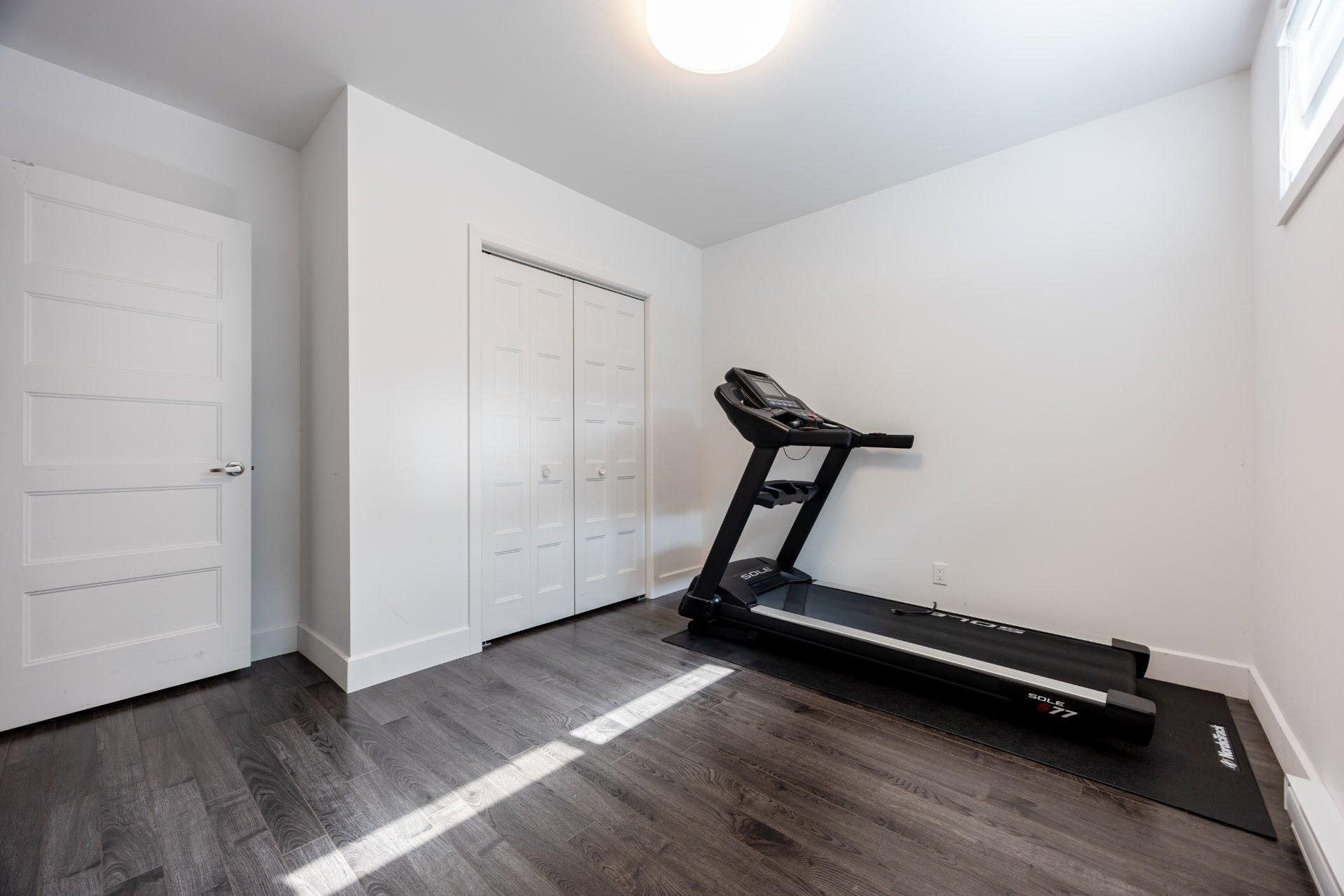 









3640


Rue Orléans

,
Brossard,




QC
J4Y2L9

