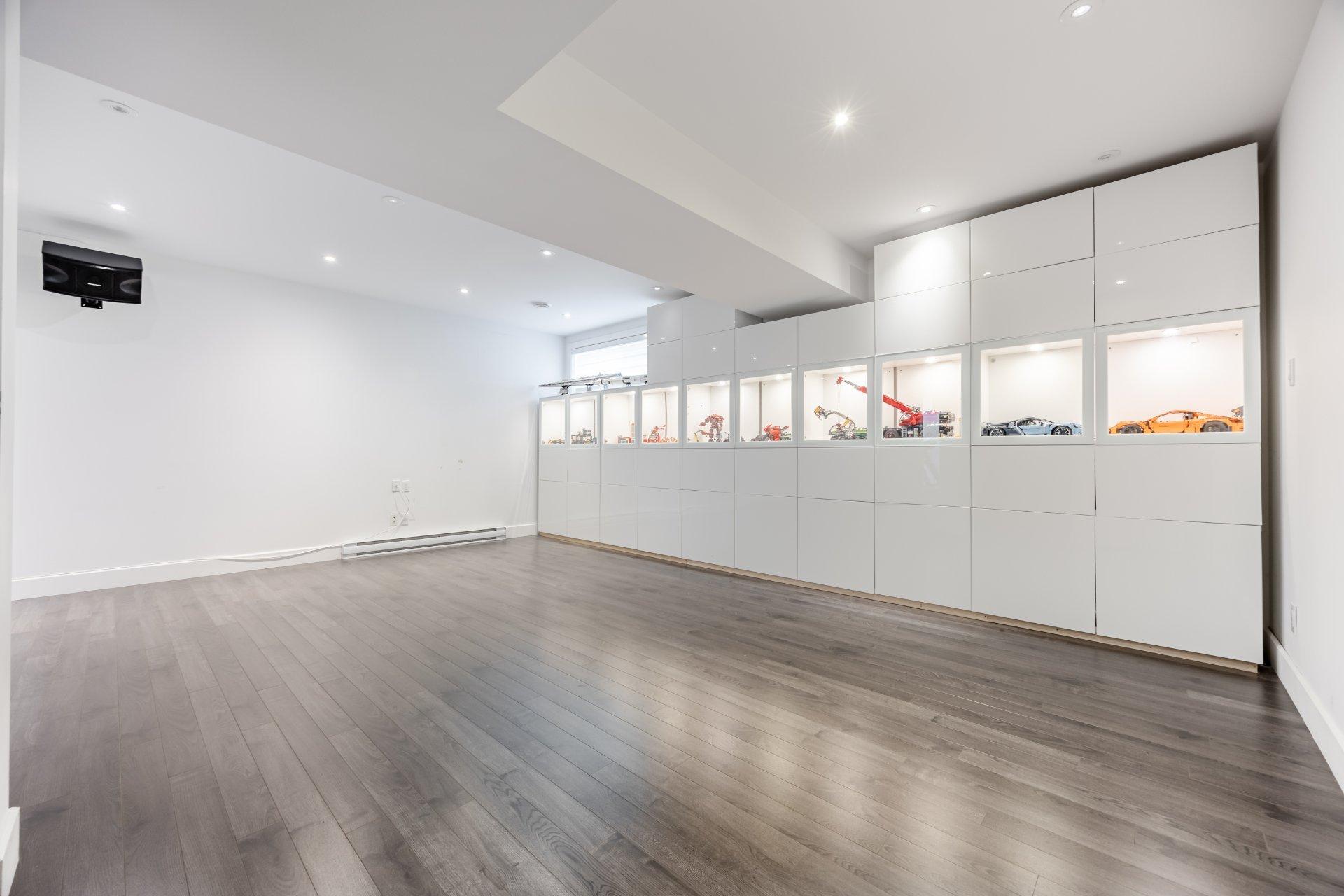









3640


Rue Orléans

,
Brossard,




QC
J4Y2L9

