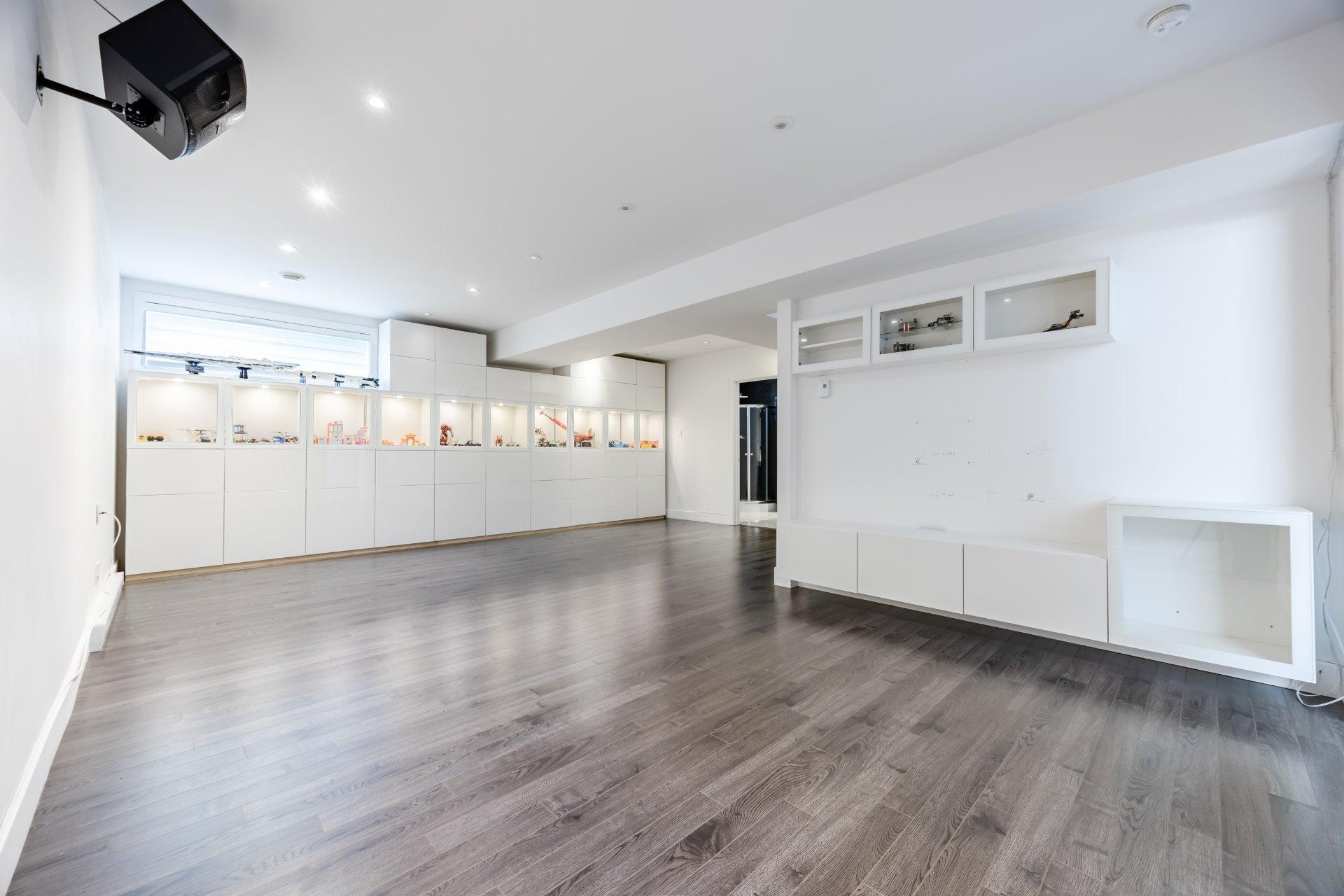 









3640


Rue Orléans

,
Brossard,




QC
J4Y2L9

