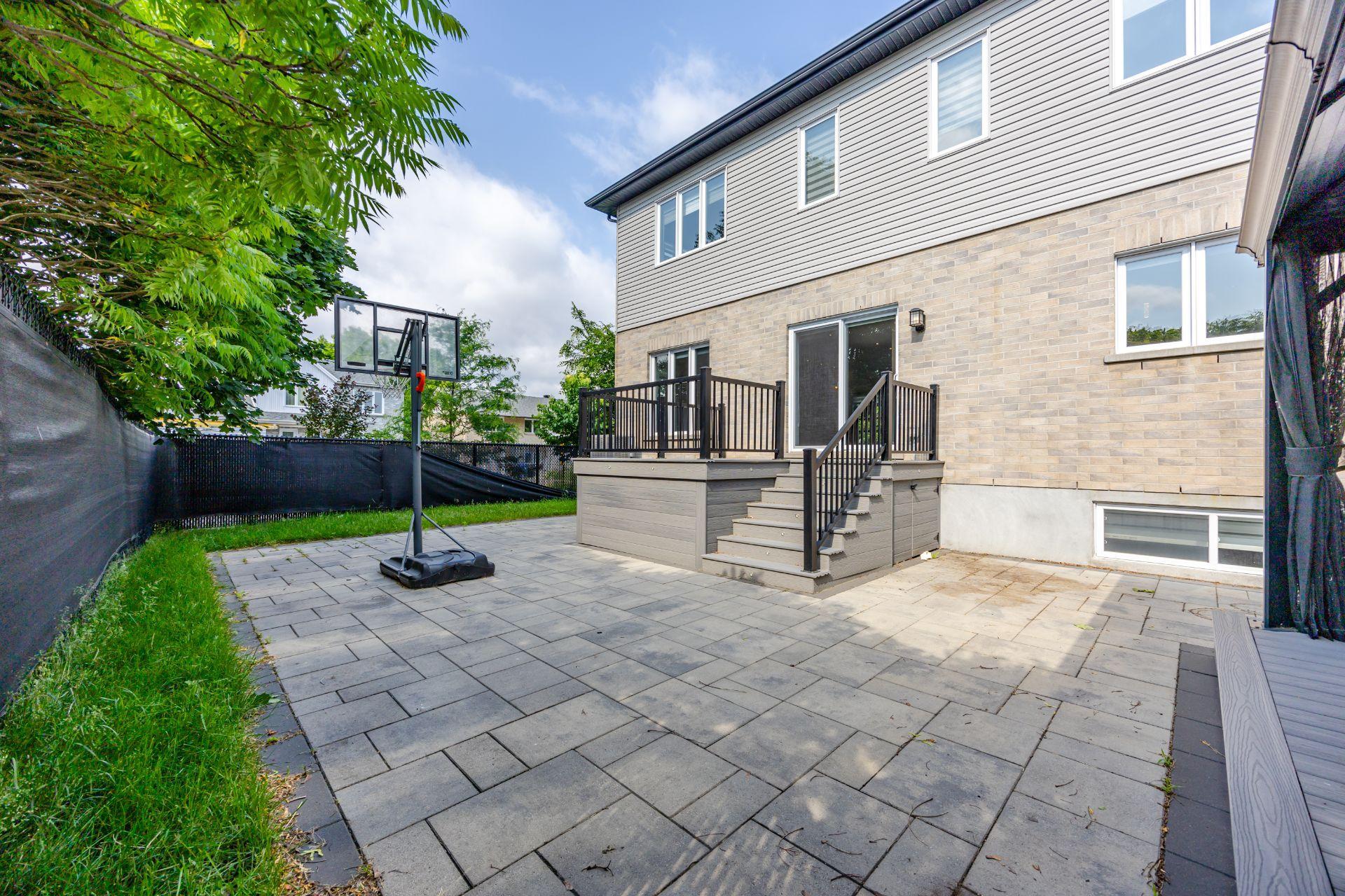 









3640


Rue Orléans

,
Brossard,




QC
J4Y2L9

