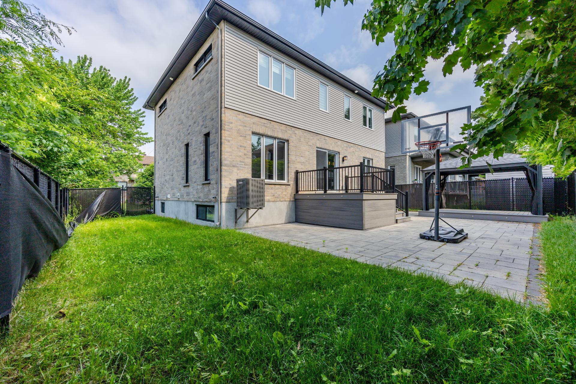 









3640


Rue Orléans

,
Brossard,




QC
J4Y2L9

