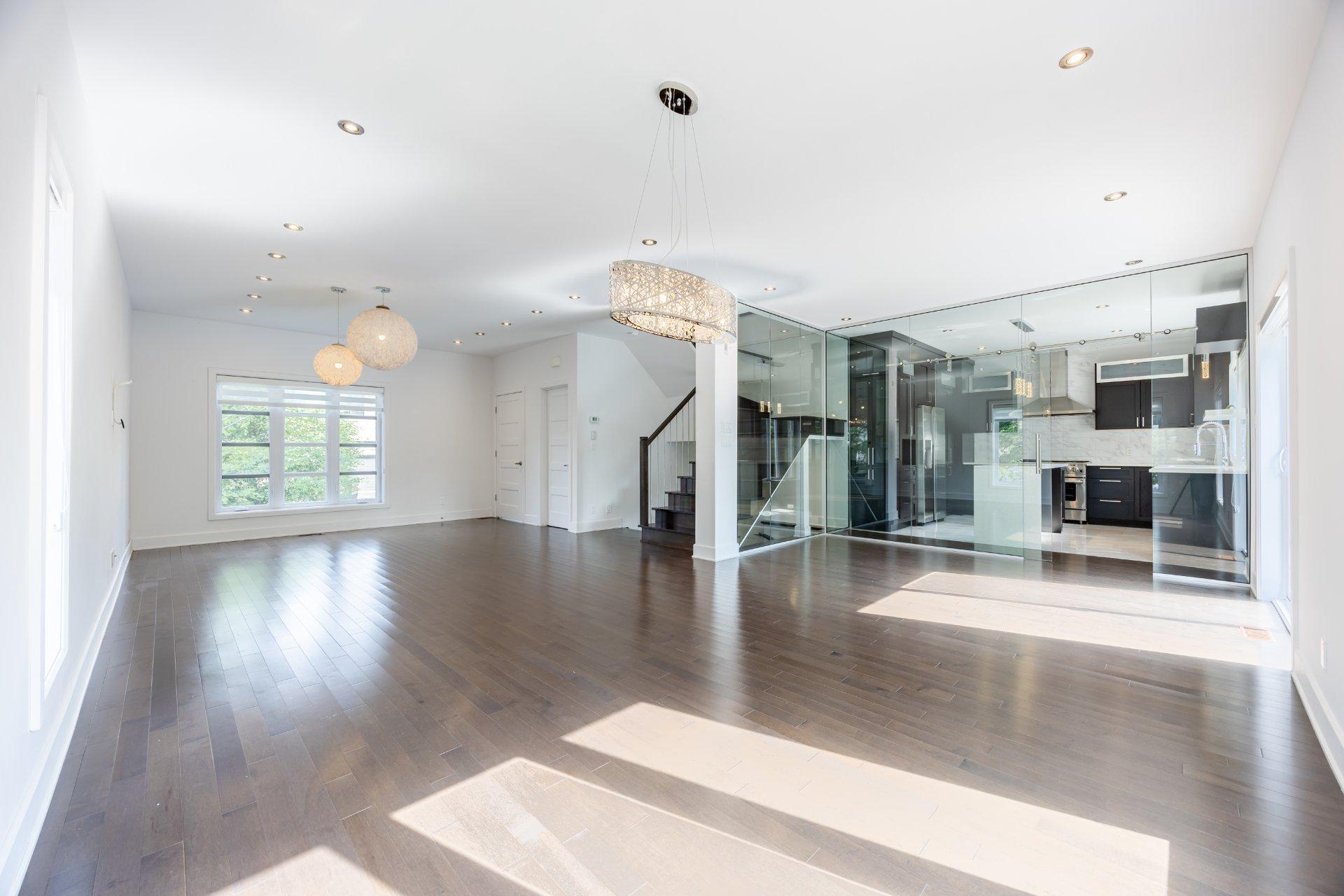 









3640


Rue Orléans

,
Brossard,




QC
J4Y2L9

