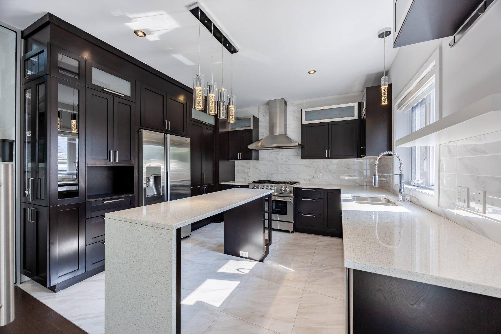 









3640


Rue Orléans

,
Brossard,




QC
J4Y2L9


