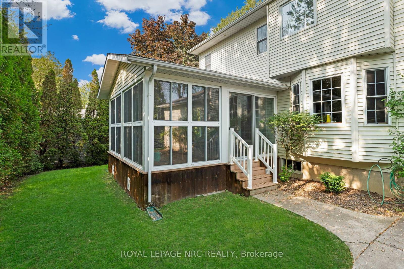 












331 CHERRYHILL BOULEVARD S

,
Fort Erie (Crystal Beach),




Ontario
L0S1B0

