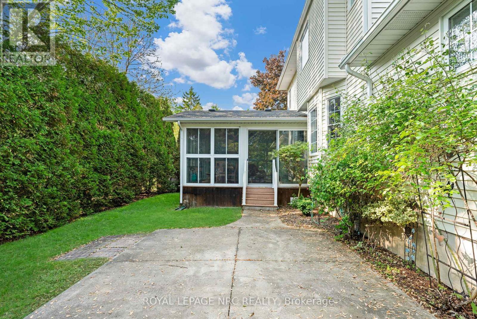 












331 CHERRYHILL BOULEVARD S

,
Fort Erie (Crystal Beach),




Ontario
L0S1B0

