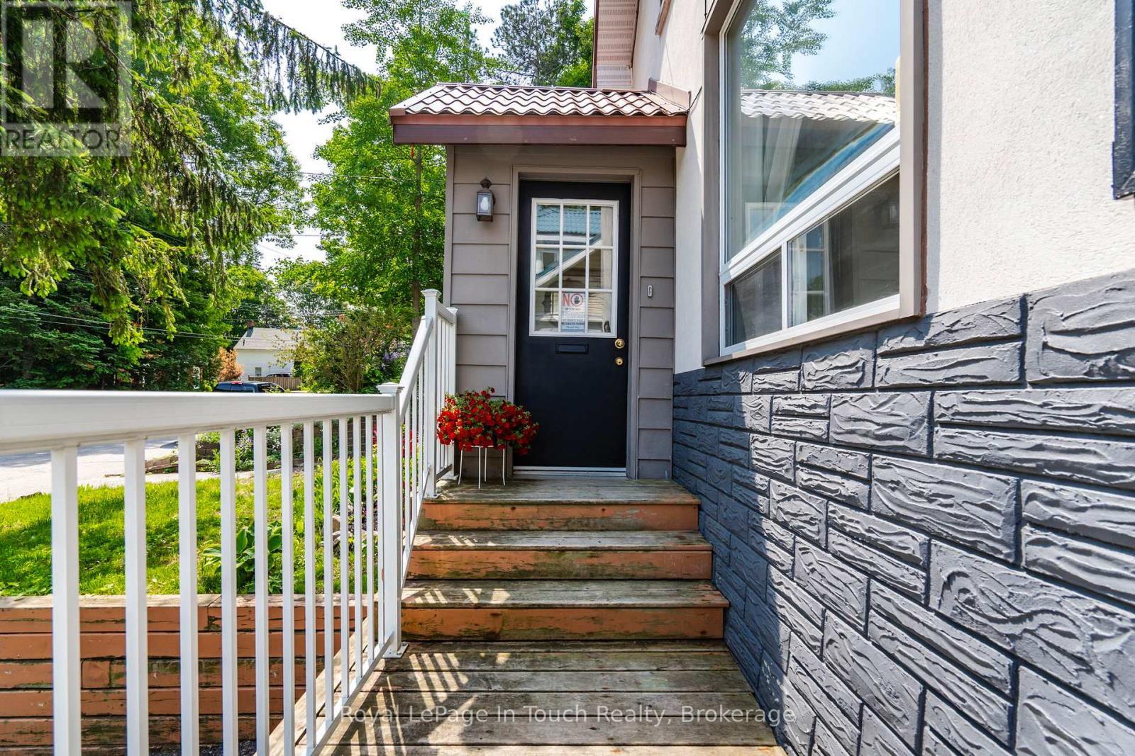 












330 THIRD STREET

,
Midland,




Ontario
L4R3S7

