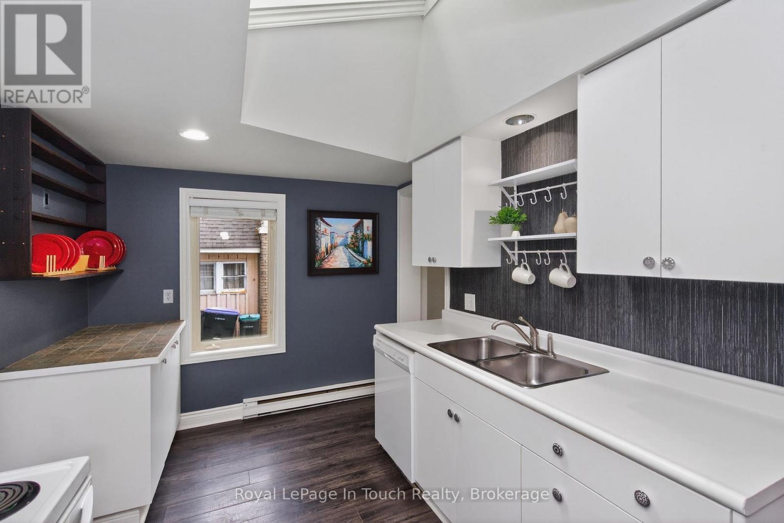 












330 THIRD STREET

,
Midland,




Ontario
L4R3S7

