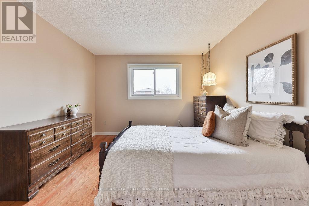 












2289 BEEJAY COURT

,
Mississauga,




Ontario
L5M2N9

