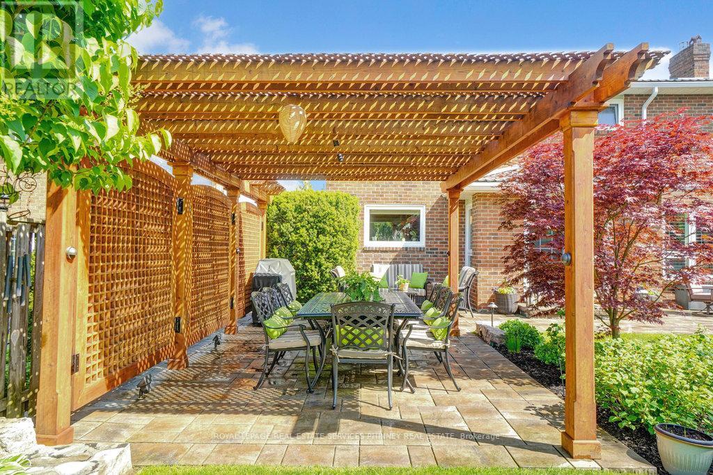 












2289 BEEJAY COURT

,
Mississauga,




Ontario
L5M2N9

