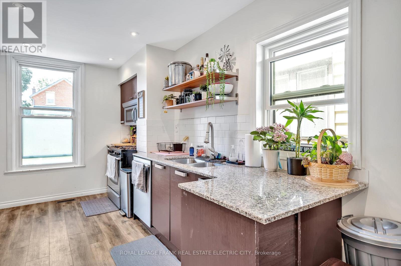 












526 ROGERS STREET

,
Peterborough East (Central),




Ontario
K9H1X2


