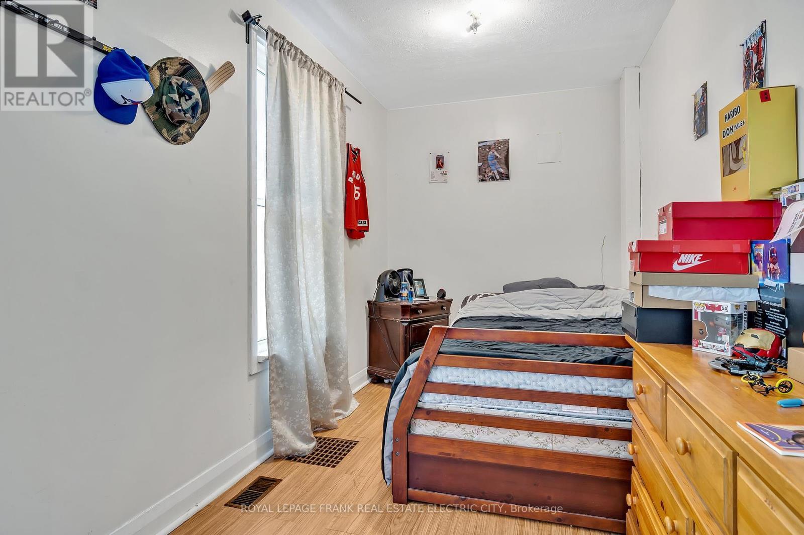 












526 ROGERS STREET

,
Peterborough East (Central),




Ontario
K9H1X2

