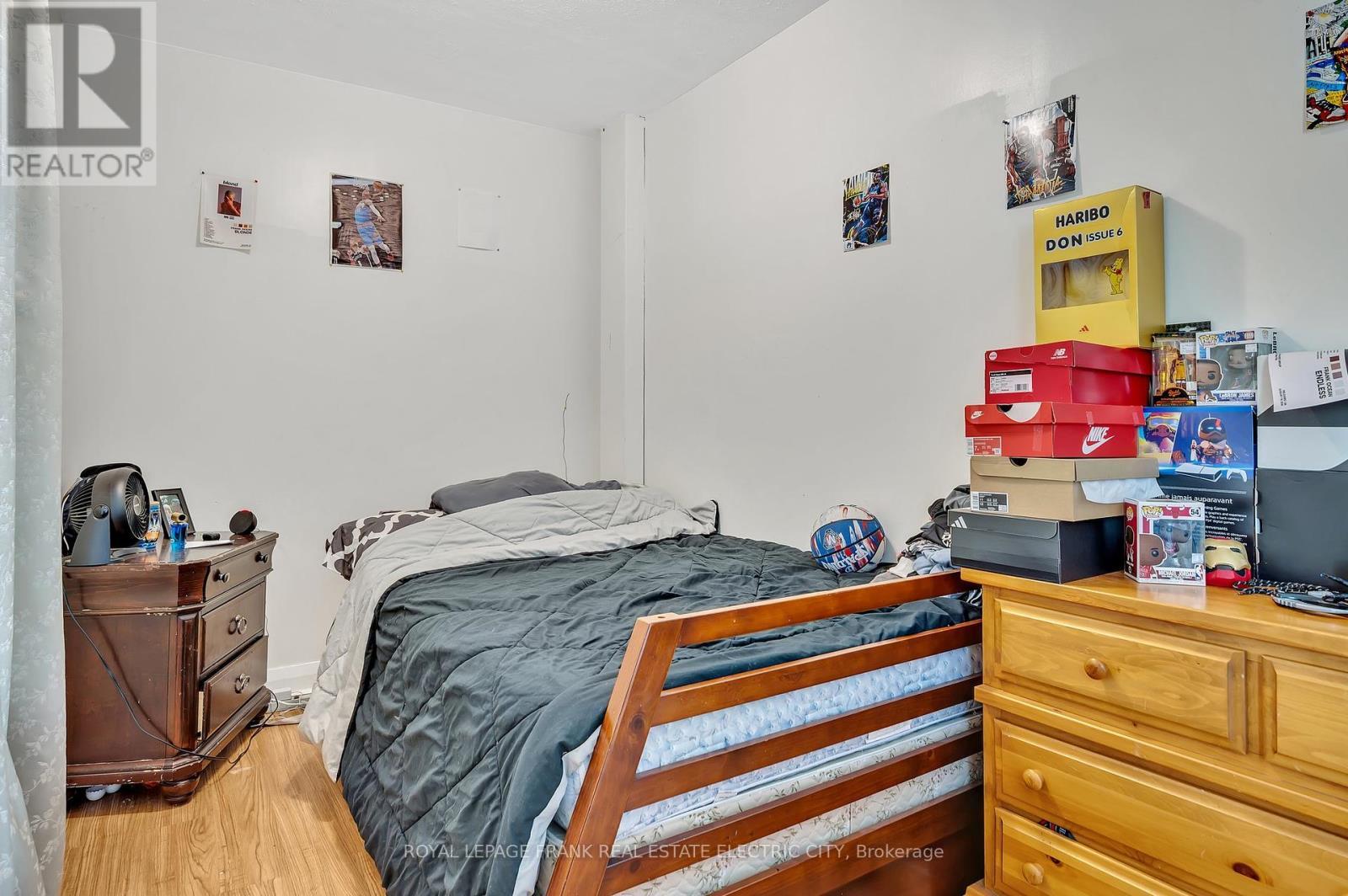 












526 ROGERS STREET

,
Peterborough East (Central),




Ontario
K9H1X2

