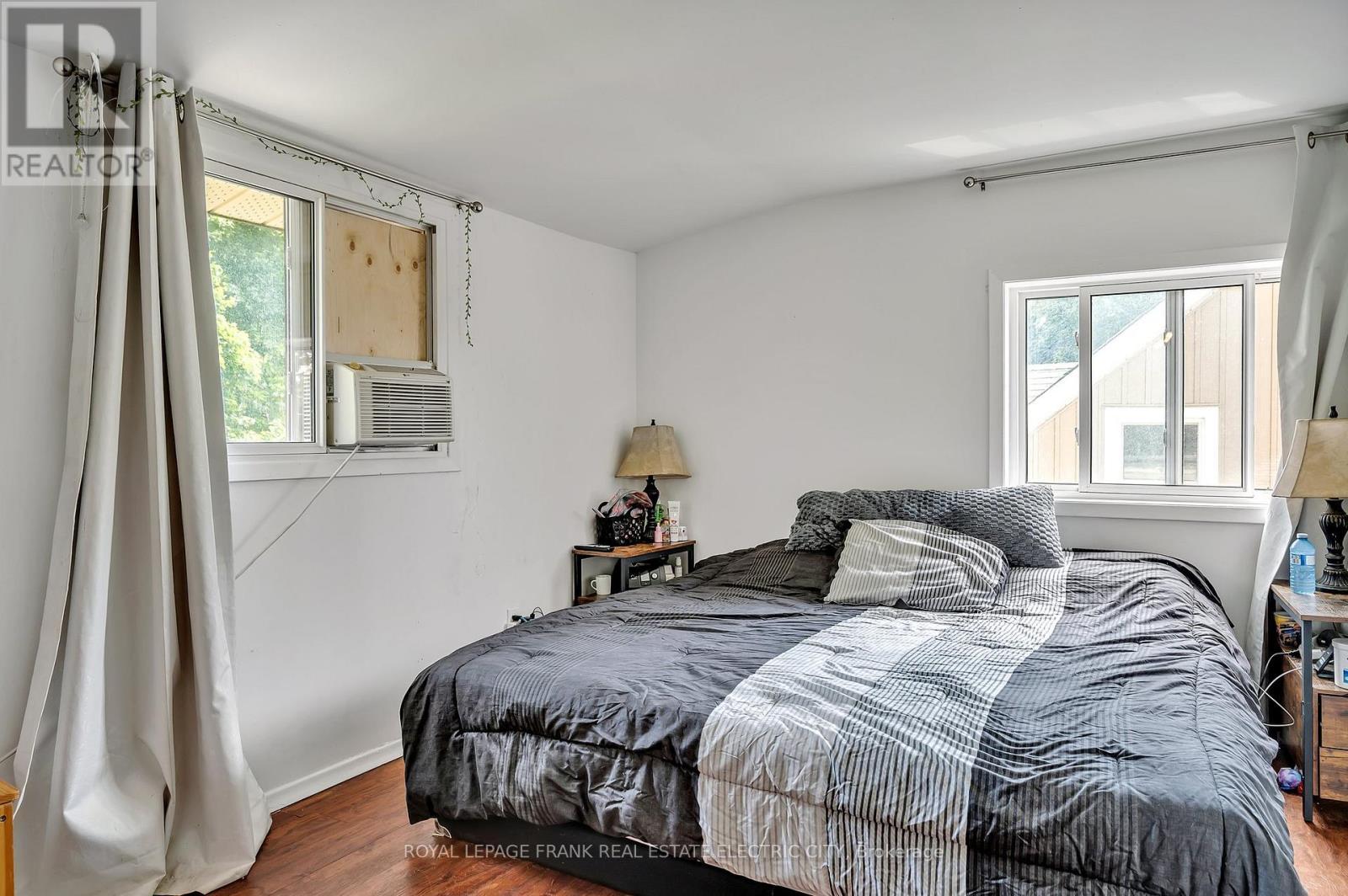 












526 ROGERS STREET

,
Peterborough East (Central),




Ontario
K9H1X2

