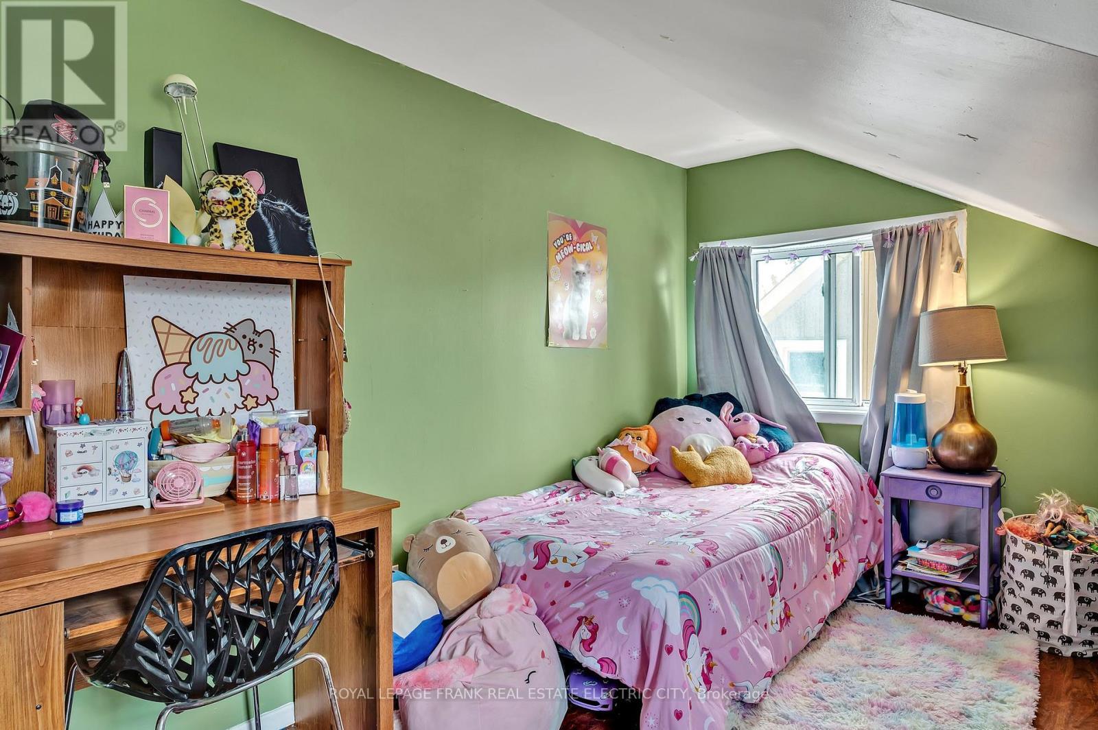 












526 ROGERS STREET

,
Peterborough East (Central),




Ontario
K9H1X2

