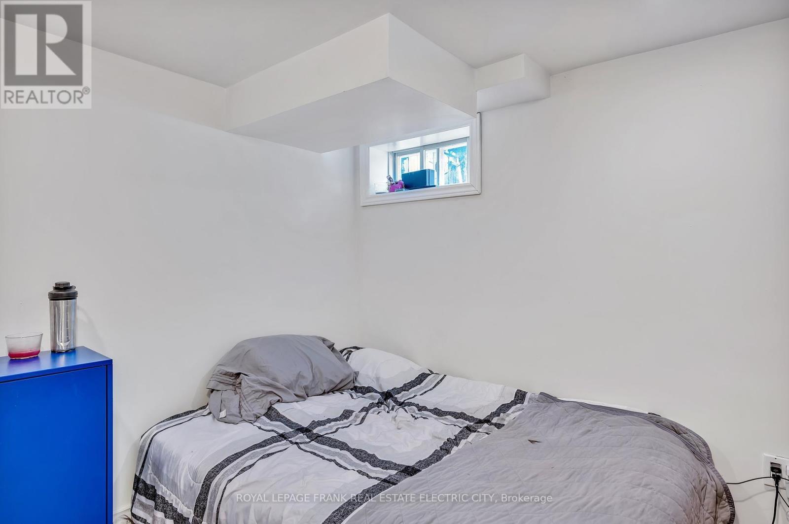 












526 ROGERS STREET

,
Peterborough East (Central),




Ontario
K9H1X2

