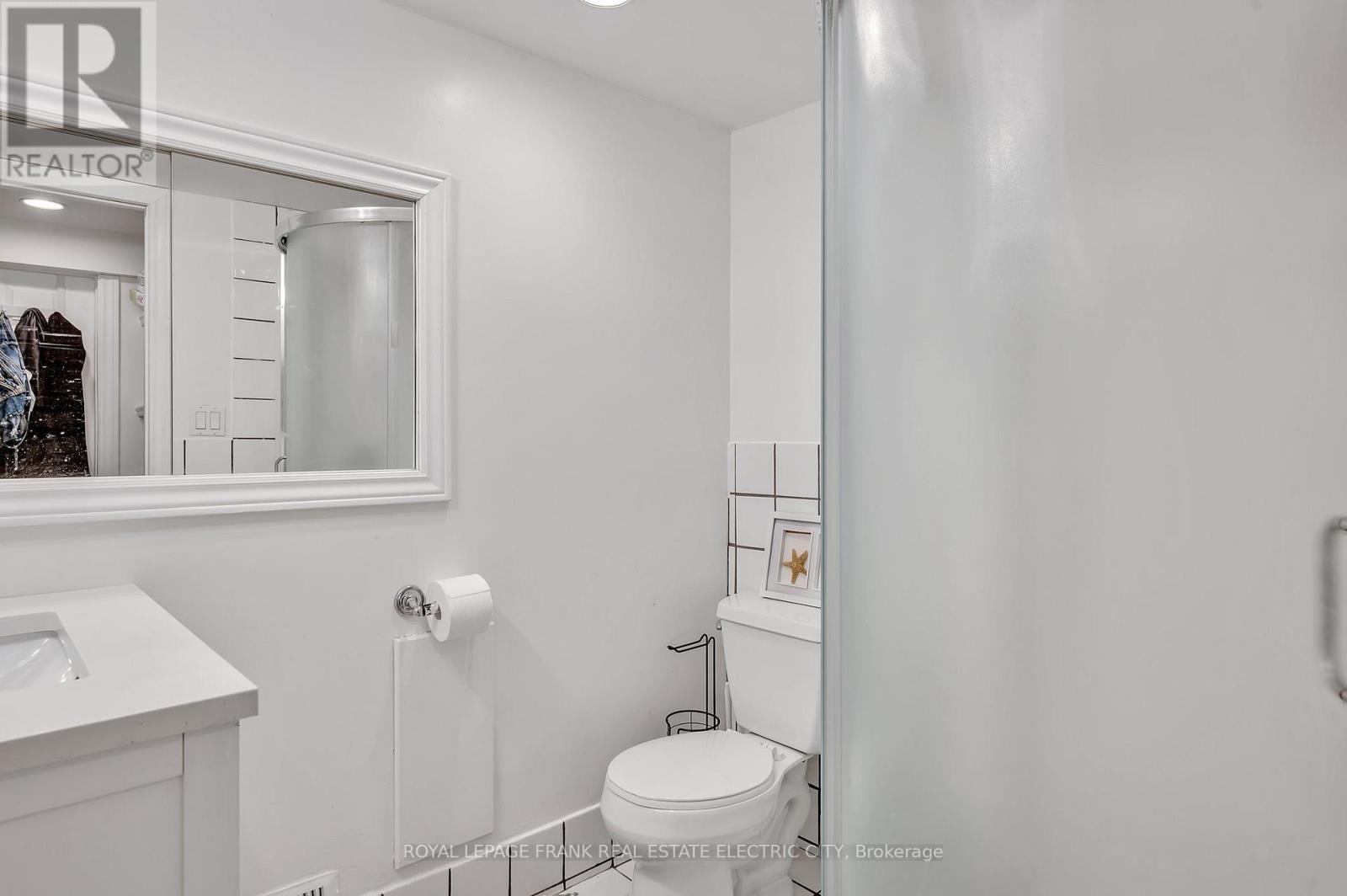 












526 ROGERS STREET

,
Peterborough East (Central),




Ontario
K9H1X2

