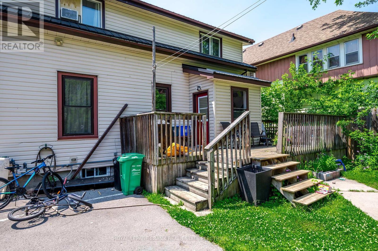 












526 ROGERS STREET

,
Peterborough East (Central),




Ontario
K9H1X2

