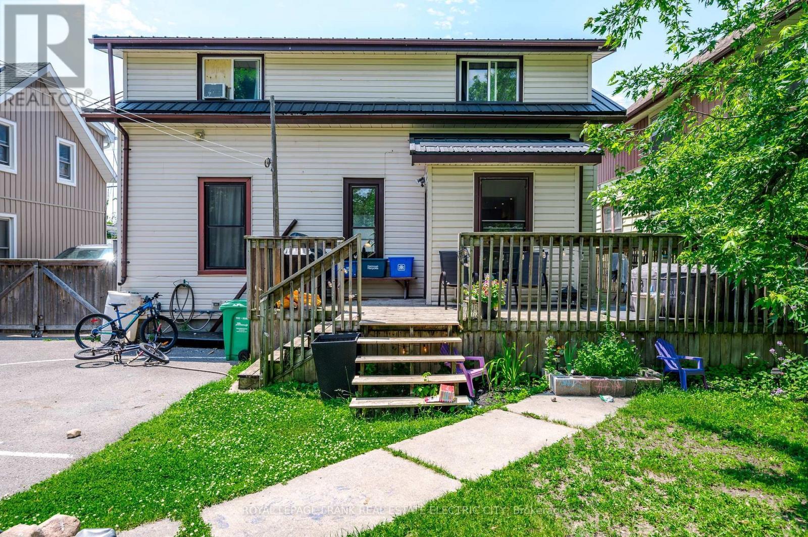 












526 ROGERS STREET

,
Peterborough East (Central),




Ontario
K9H1X2

