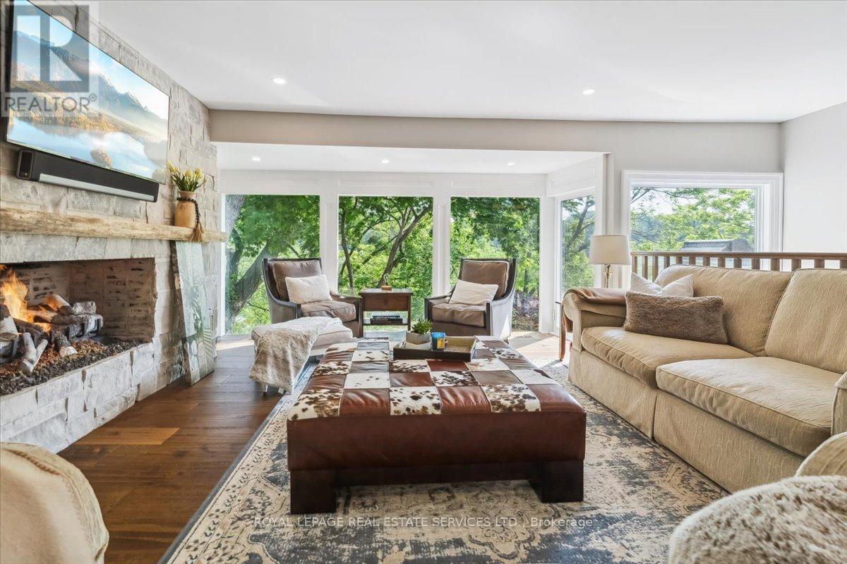 












382 TRAFALGAR ROAD

,
Oakville,




Ontario
L6J3H5

