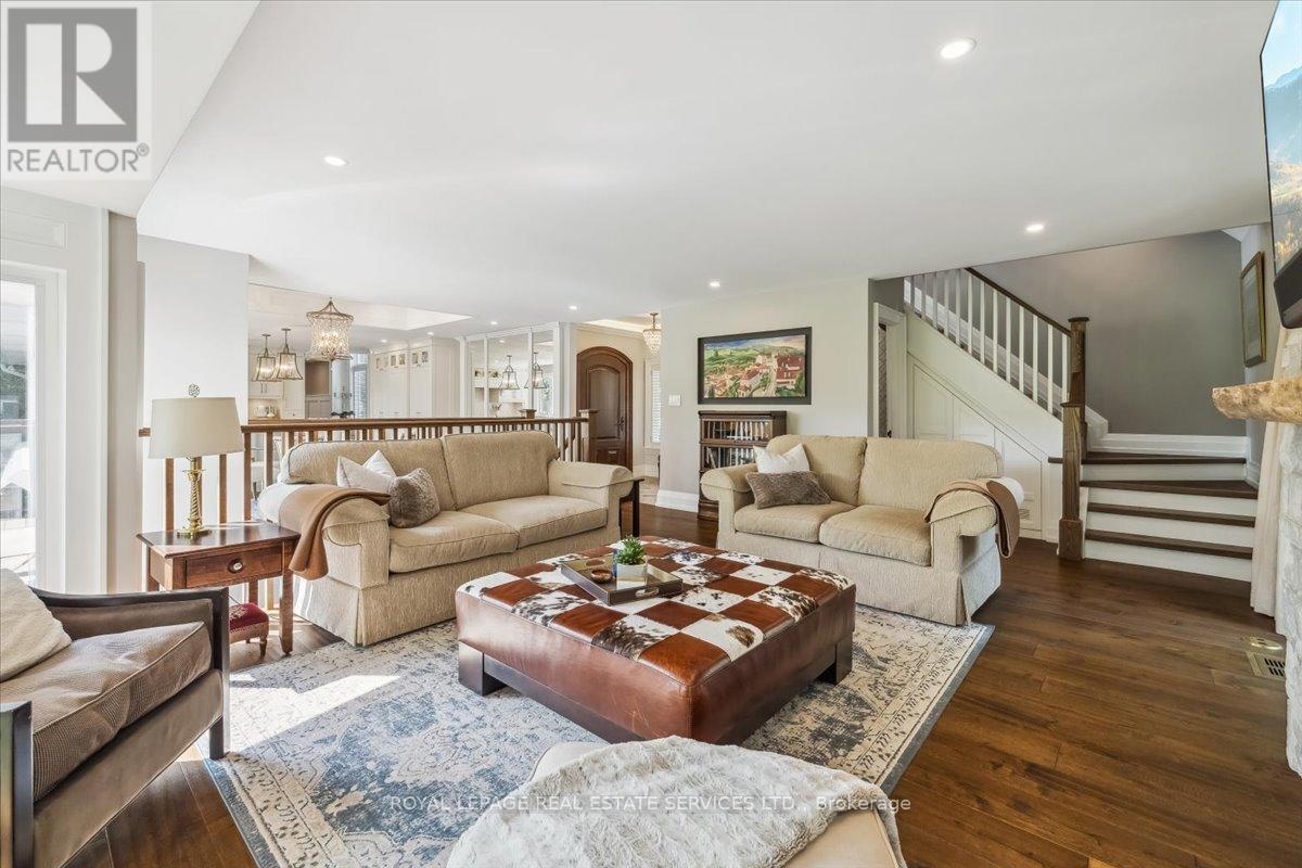 












382 TRAFALGAR ROAD

,
Oakville,




Ontario
L6J3H5

