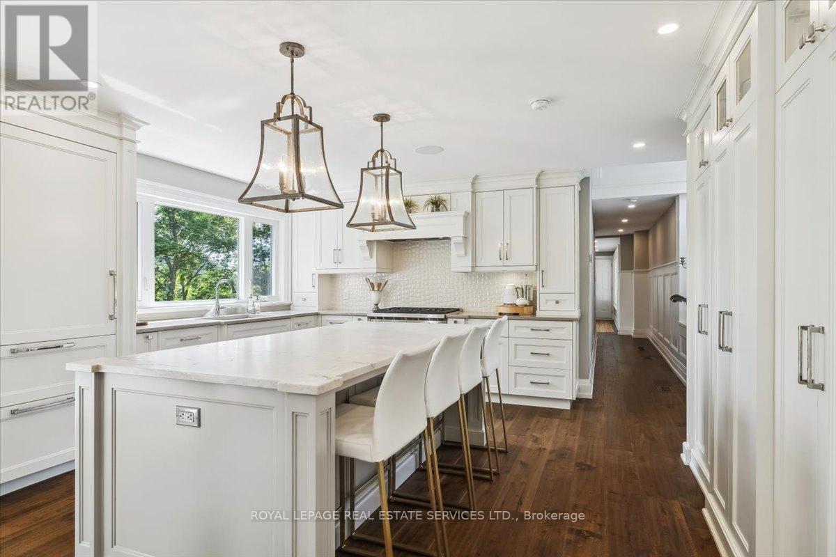 












382 TRAFALGAR ROAD

,
Oakville,




Ontario
L6J3H5

