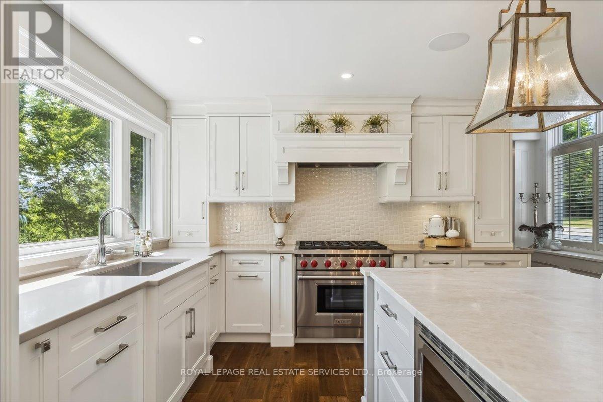 












382 TRAFALGAR ROAD

,
Oakville,




Ontario
L6J3H5


