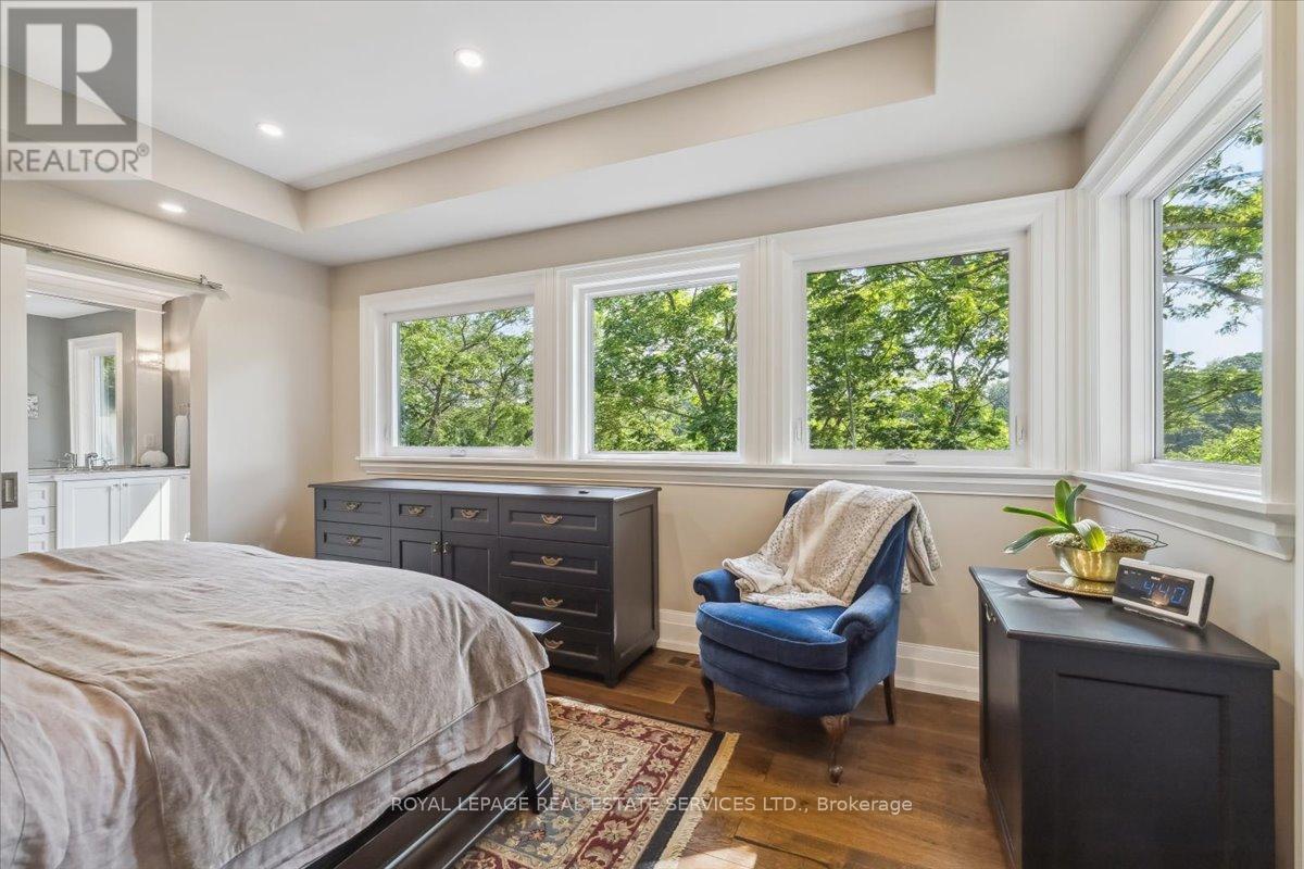 












382 TRAFALGAR ROAD

,
Oakville,




Ontario
L6J3H5

