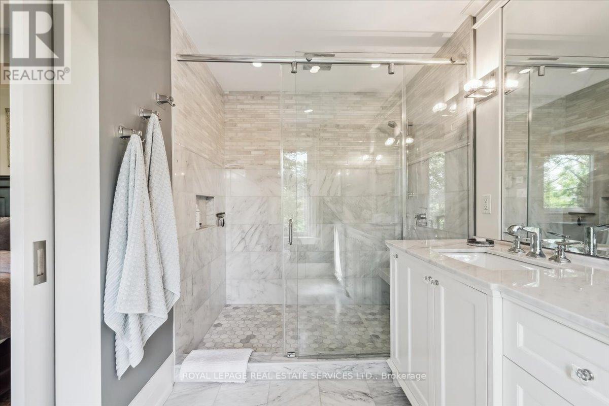 












382 TRAFALGAR ROAD

,
Oakville,




Ontario
L6J3H5

