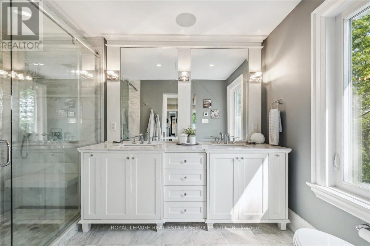 












382 TRAFALGAR ROAD

,
Oakville,




Ontario
L6J3H5

