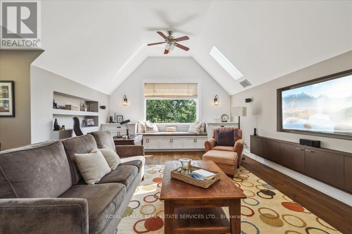 












382 TRAFALGAR ROAD

,
Oakville,




Ontario
L6J3H5

