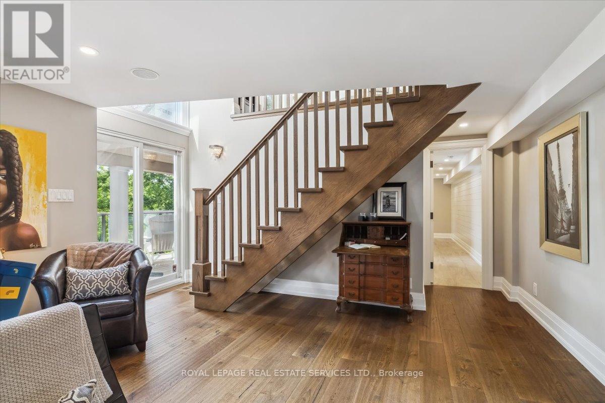 












382 TRAFALGAR ROAD

,
Oakville,




Ontario
L6J3H5

