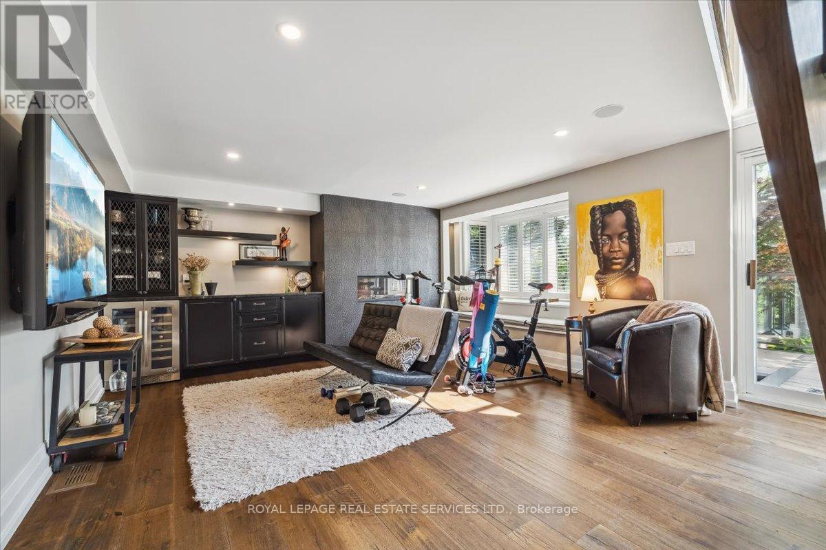 












382 TRAFALGAR ROAD

,
Oakville,




Ontario
L6J3H5

