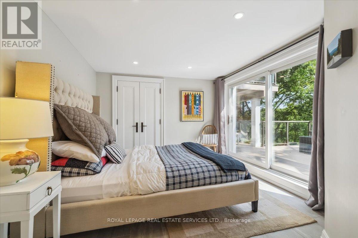 












382 TRAFALGAR ROAD

,
Oakville,




Ontario
L6J3H5

