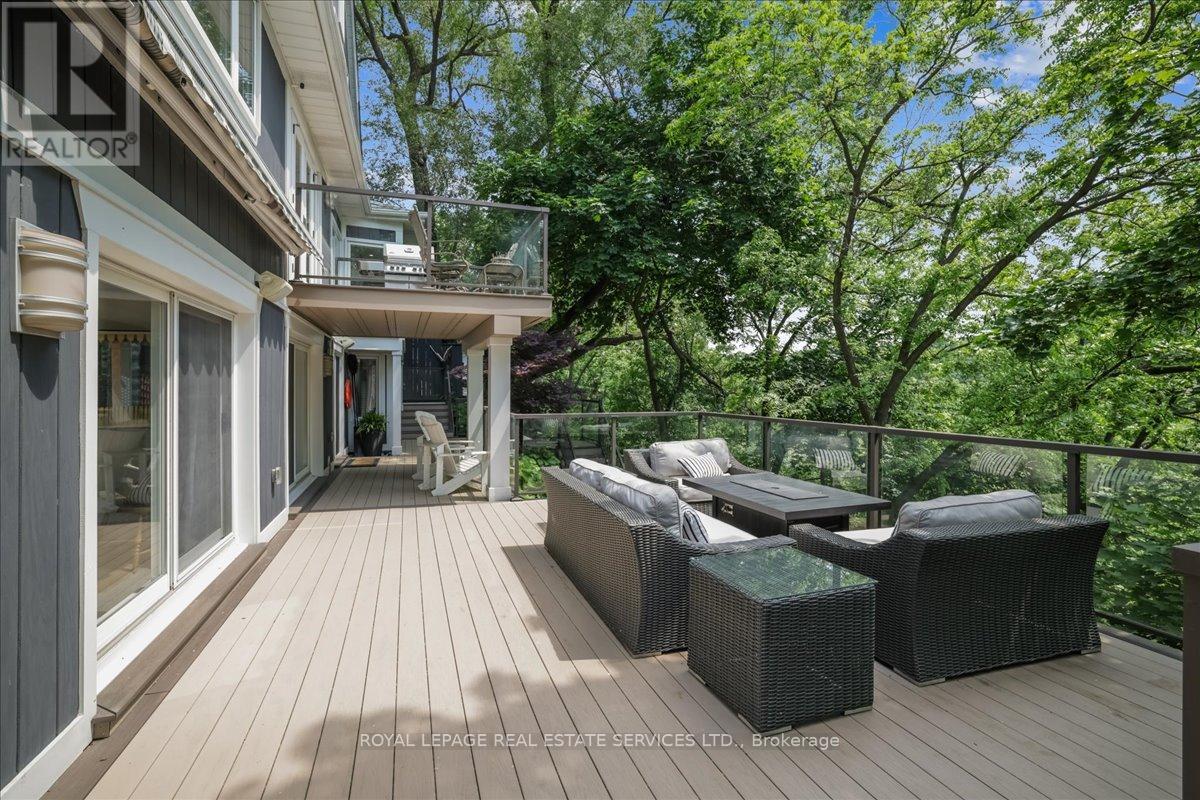 












382 TRAFALGAR ROAD

,
Oakville,




Ontario
L6J3H5

