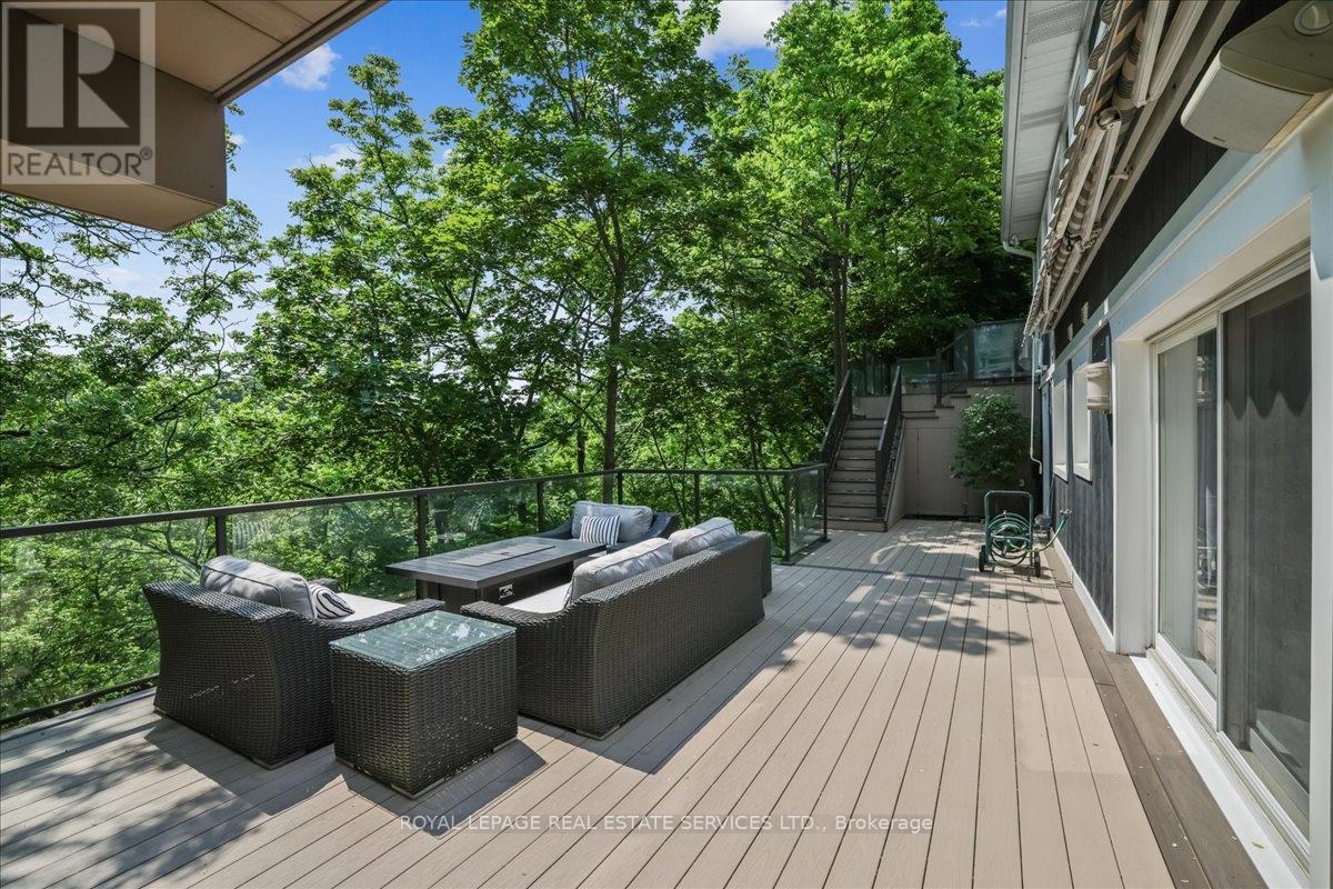 












382 TRAFALGAR ROAD

,
Oakville,




Ontario
L6J3H5

