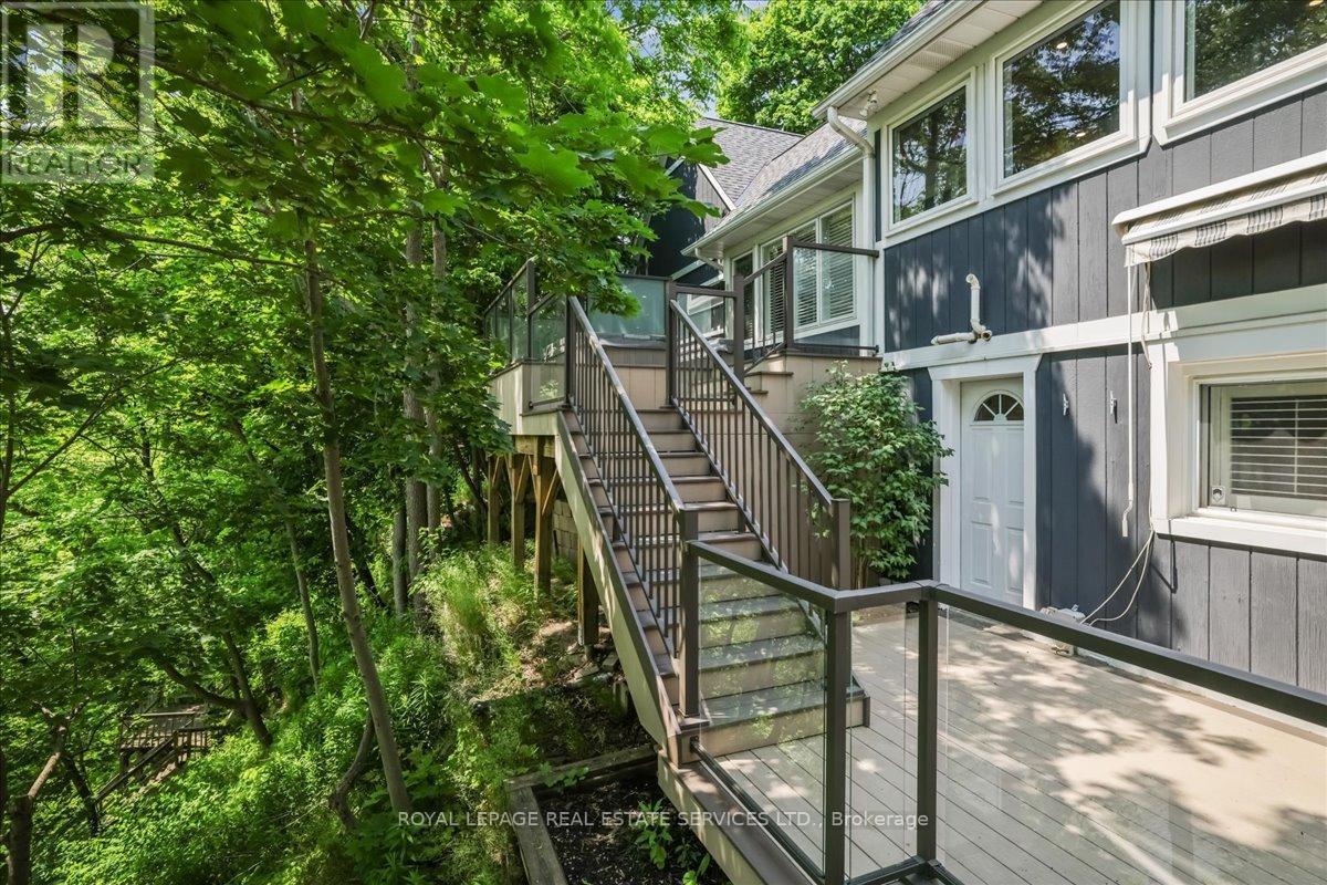 












382 TRAFALGAR ROAD

,
Oakville,




Ontario
L6J3H5

