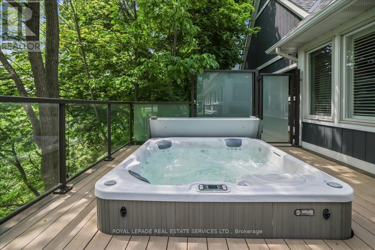 












382 TRAFALGAR ROAD

,
Oakville,




Ontario
L6J3H5

