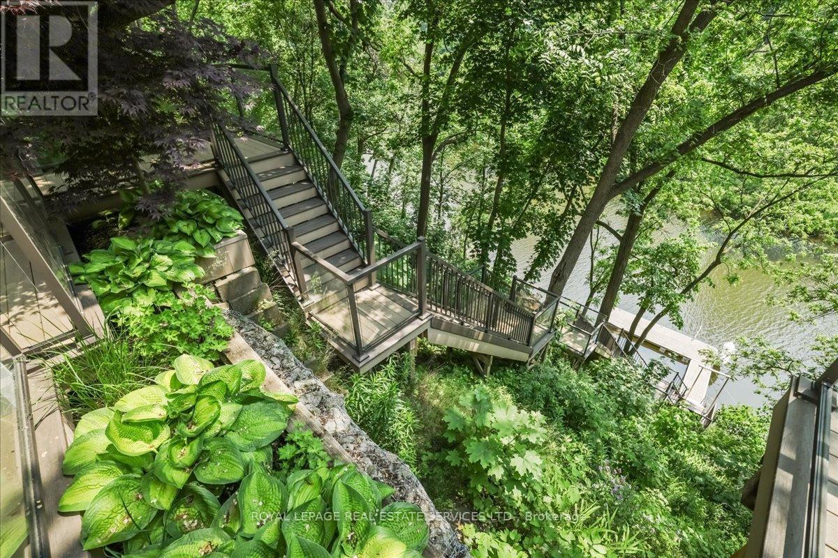 












382 TRAFALGAR ROAD

,
Oakville,




Ontario
L6J3H5

