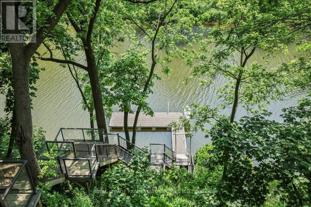 












382 TRAFALGAR ROAD

,
Oakville,




Ontario
L6J3H5

