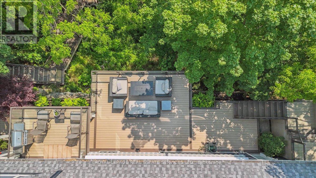 












382 TRAFALGAR ROAD

,
Oakville,




Ontario
L6J3H5

