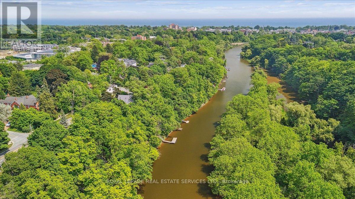












382 TRAFALGAR ROAD

,
Oakville,




Ontario
L6J3H5


