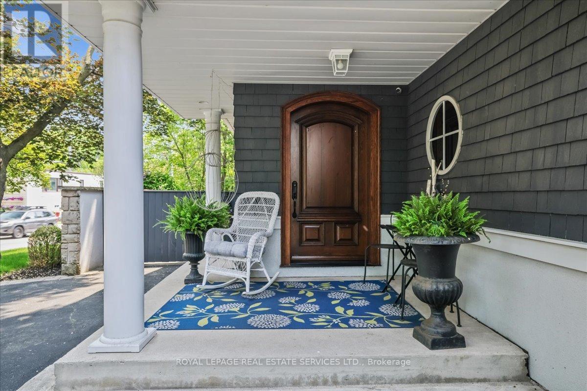 












382 TRAFALGAR ROAD

,
Oakville,




Ontario
L6J3H5

